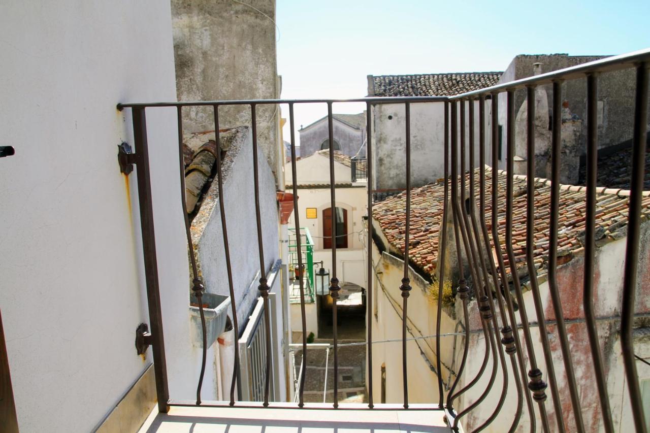 Camere in centro storico - Arco Monte SantʼAngelo Esterno foto