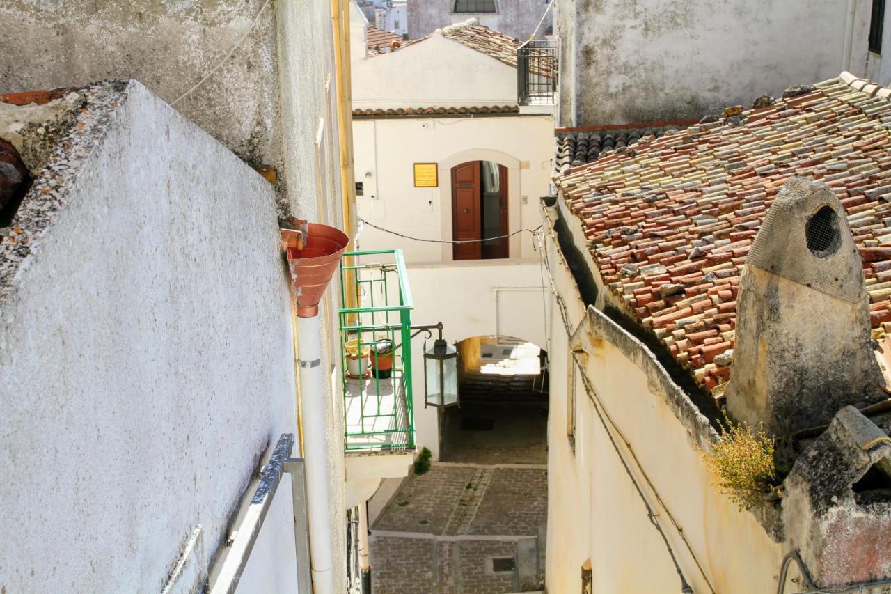 Camere in centro storico - Arco Monte SantʼAngelo Esterno foto