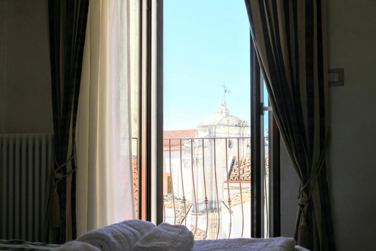 Camere in centro storico - Arco Monte SantʼAngelo Esterno foto