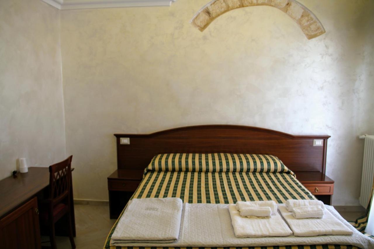 Camere in centro storico - Arco Monte SantʼAngelo Esterno foto