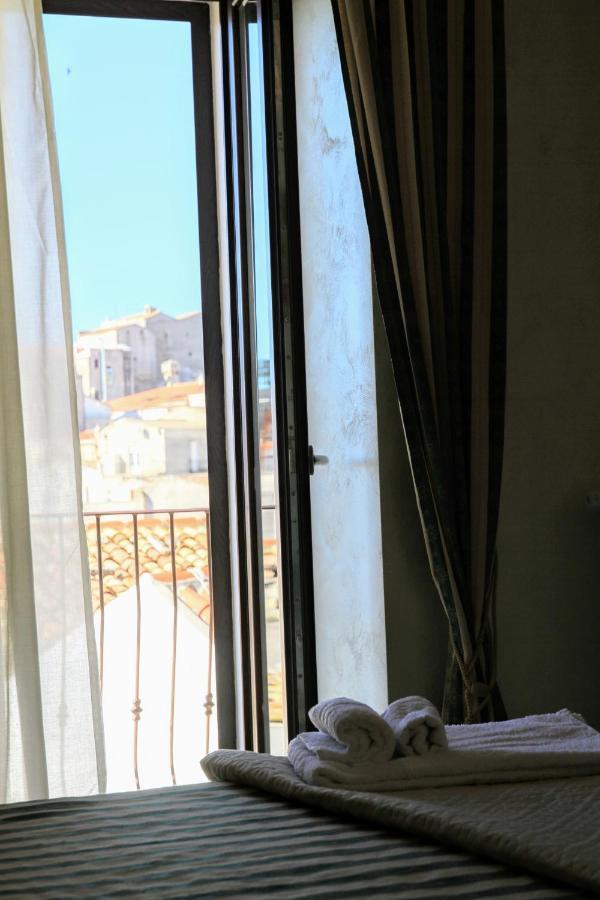 Camere in centro storico - Arco Monte SantʼAngelo Esterno foto