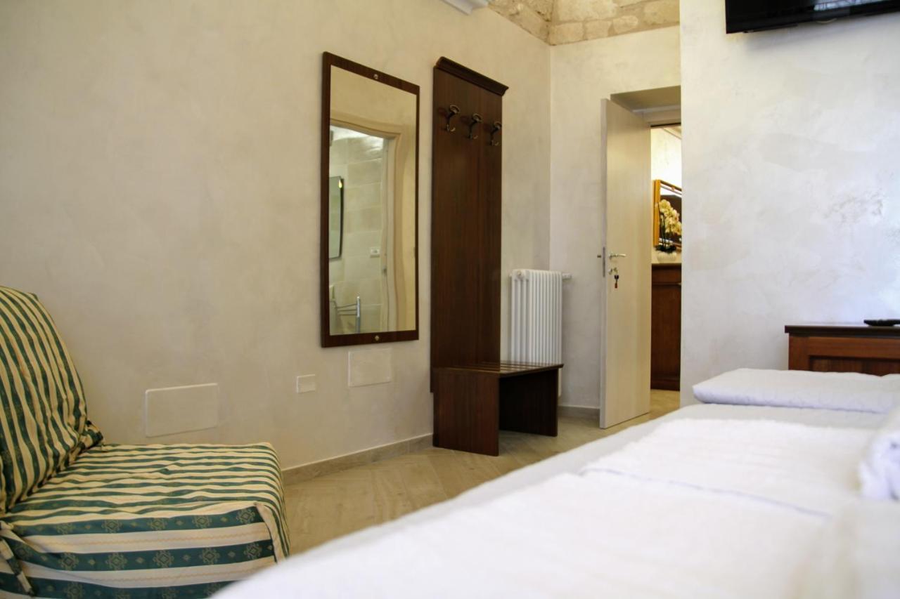 Camere in centro storico - Arco Monte SantʼAngelo Esterno foto