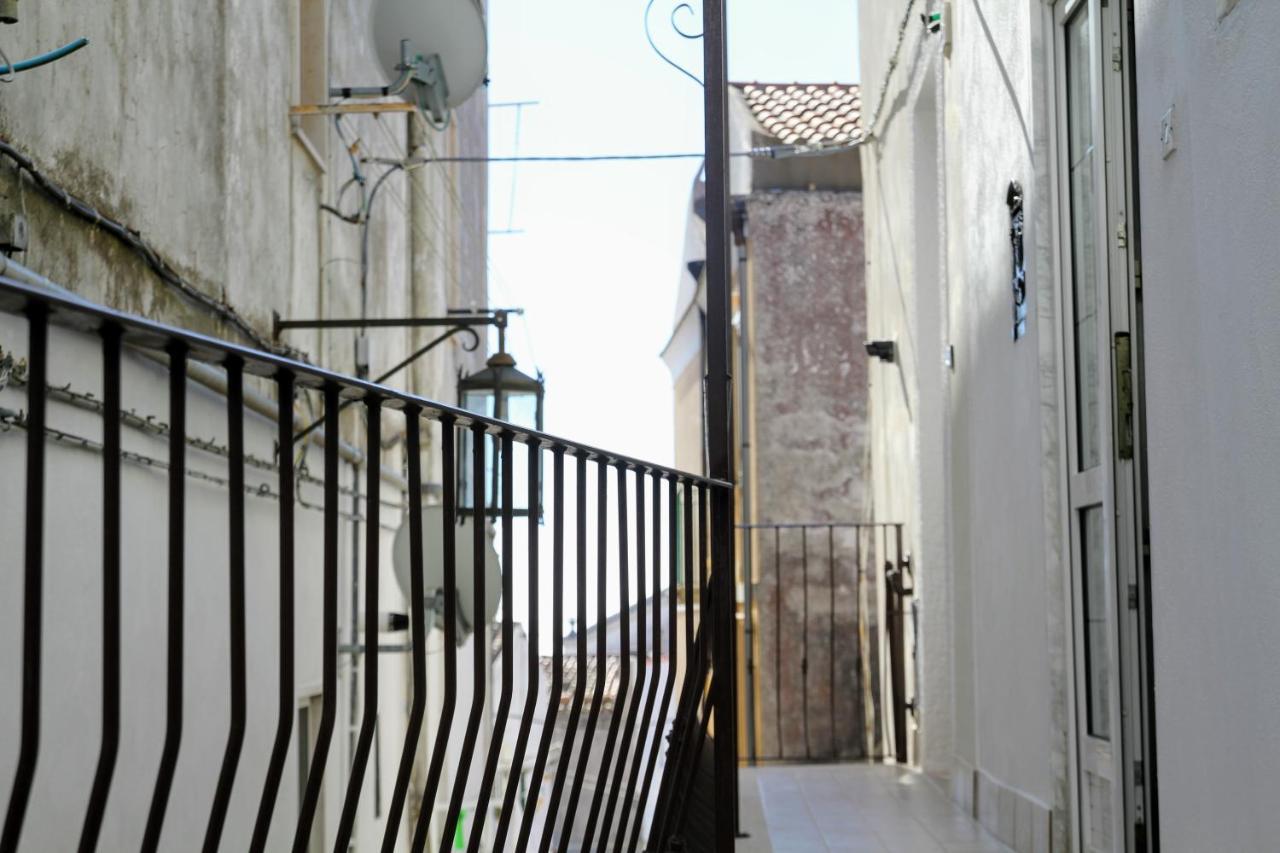 Camere in centro storico - Arco Monte SantʼAngelo Esterno foto
